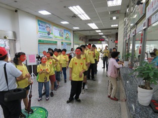 臺南郵局104年接待心智障礙的青年郵局體驗活動