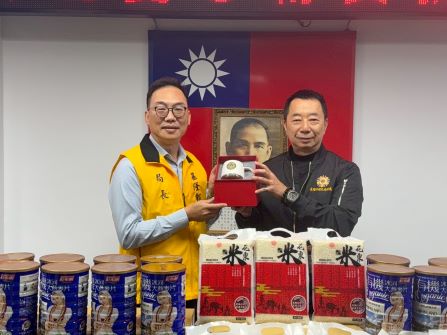 基隆郵局「郵心相連 傳愛永續」關懷獨居長者捐贈活動