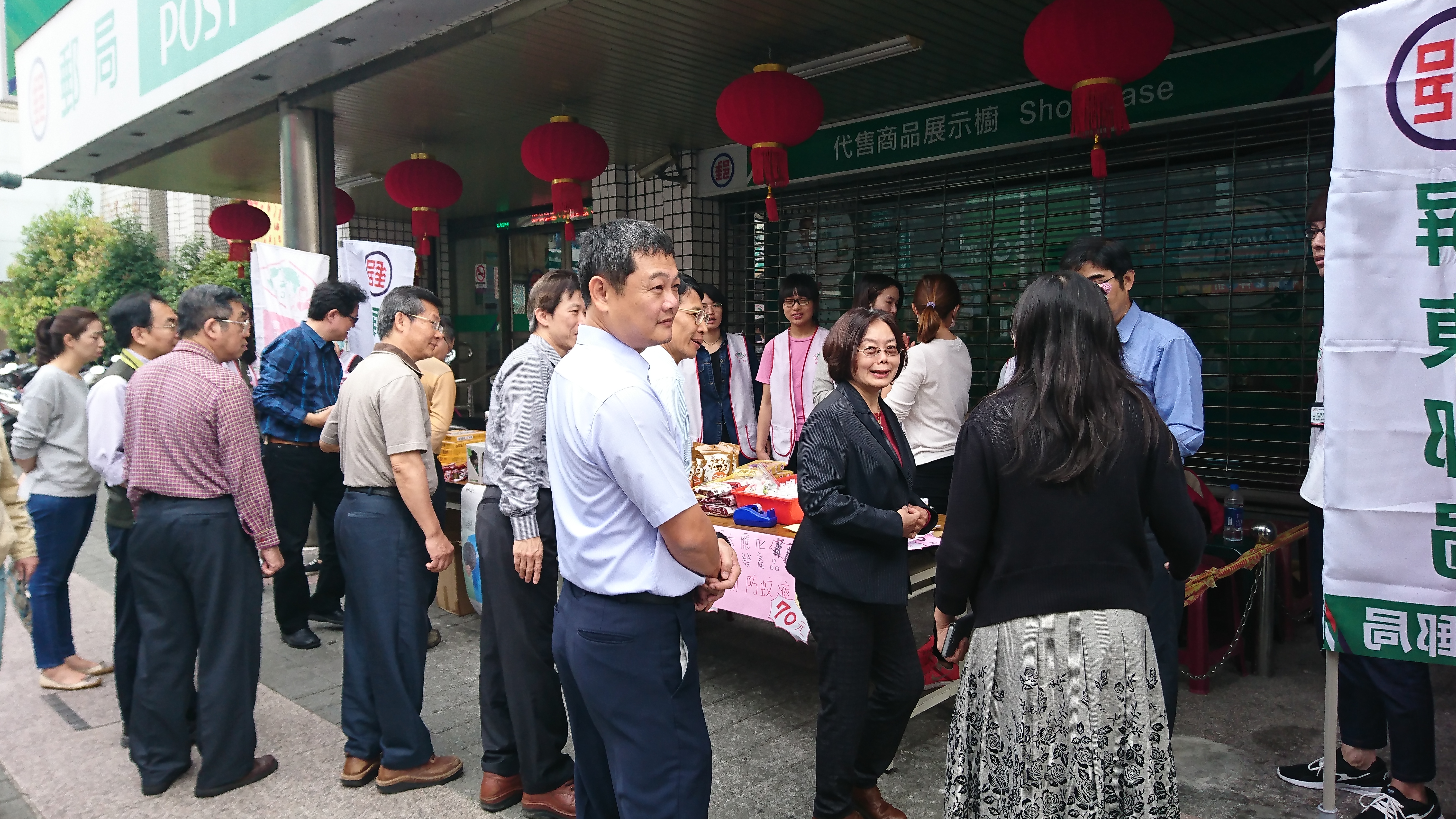 107.2.22家扶愛心義賣  屏郵熱心相挺