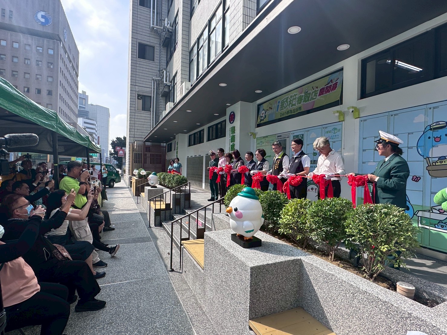 臺南成功路郵局i郵箱寄取店啟用典禮 打造咖波街頭藝術
