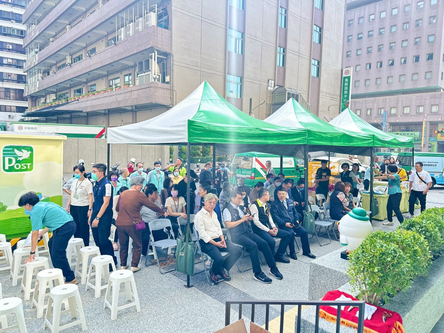 臺南成功路郵局i郵箱寄取店啟用典禮 打造咖波街頭藝術