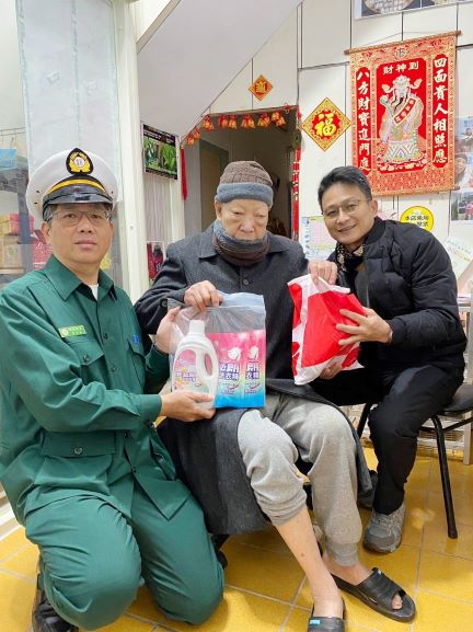 郵務士「歲末寒冬送暖」
