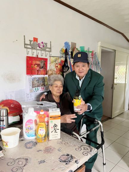 郵務士「歲末寒冬送暖」