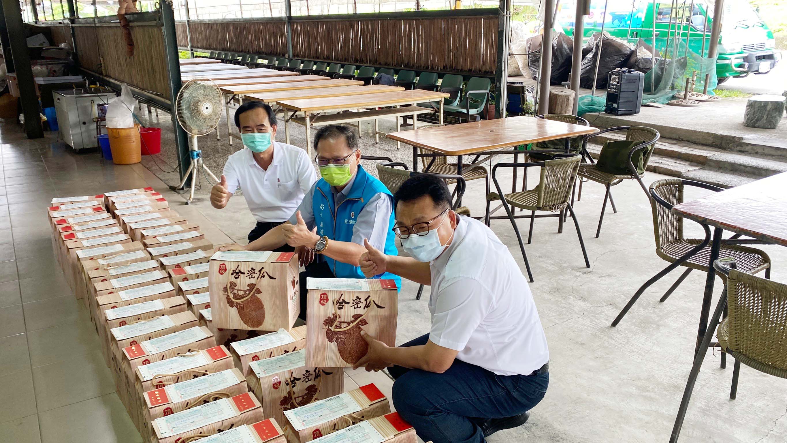 郵挺小農搶救壯圍哈密瓜