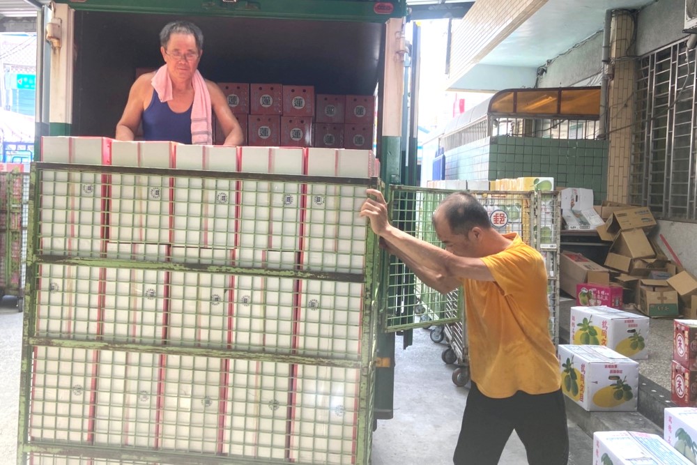 中秋關懷果農文旦柚上收服務