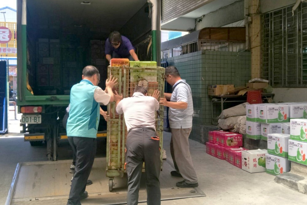 中秋關懷果農文旦柚上收服務