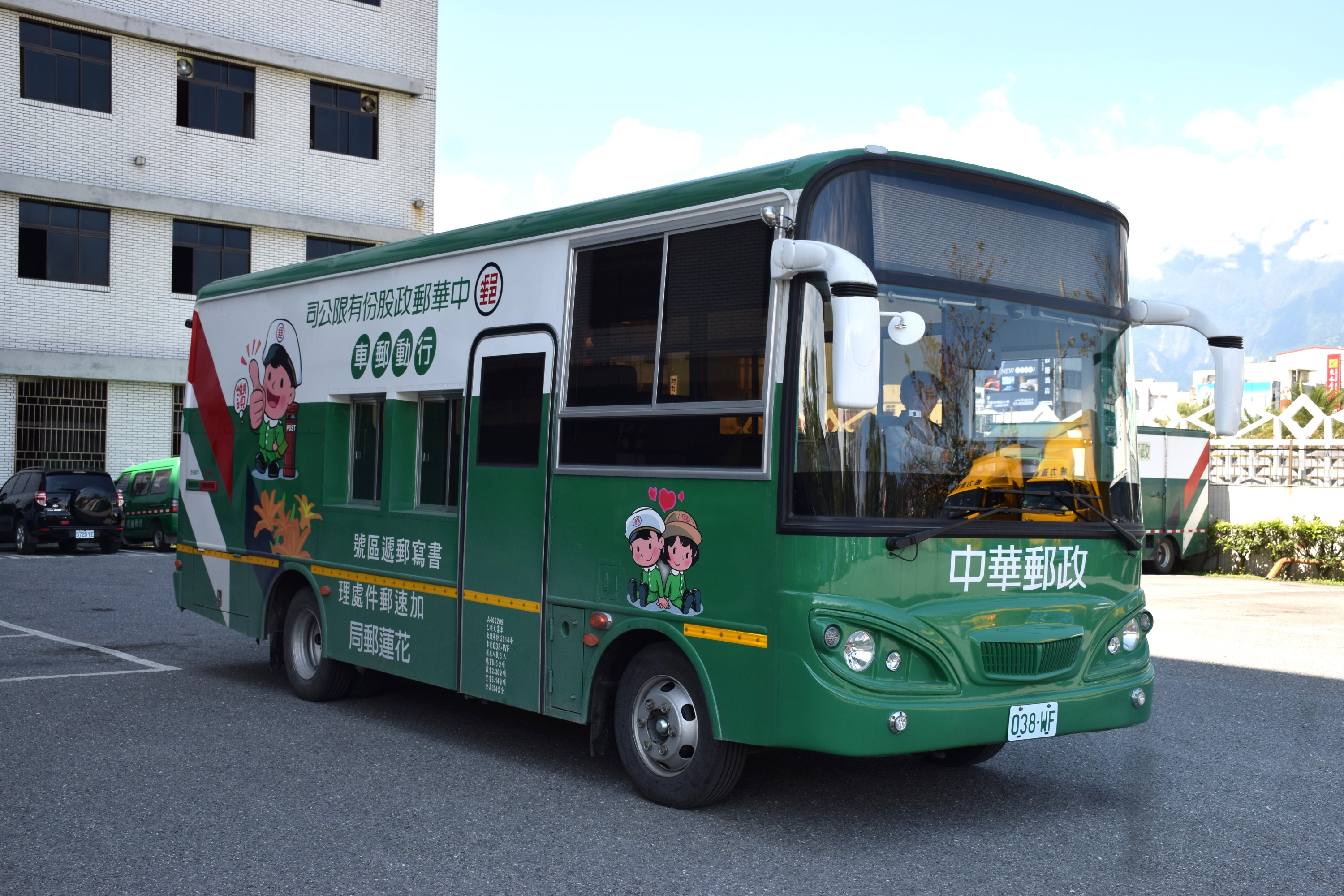 玉里郵局第3代行動郵車4月1日上路  增設行動漂書站