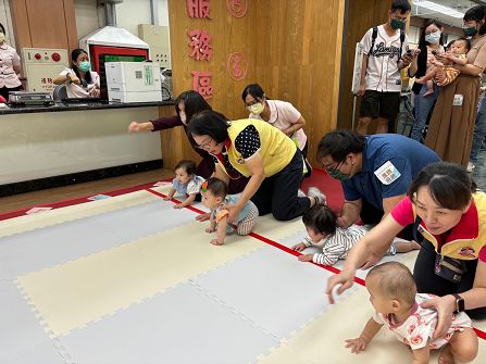 高雄郵局第一屆「寶寶爬爬樂」活動