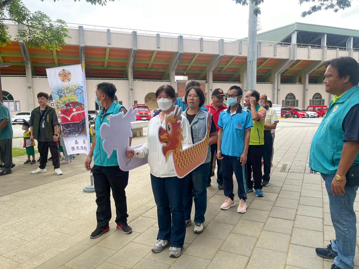 老幼同歡慶端午 樂齡健行郵夠讚