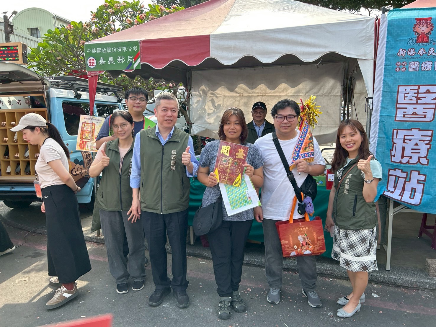 新港奉天宮與嘉義郵局攜手合作發行「新靈光匯聚 新港奉天郵摺」暨擺攤活動