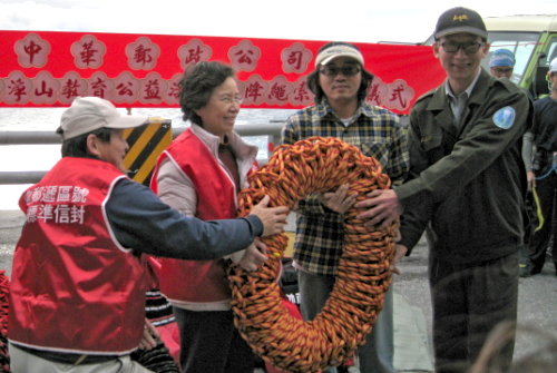 中華郵政認養淨山活動  捐贈專業垂降繩索
