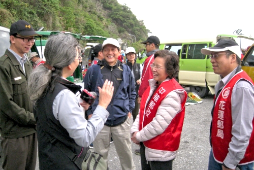 中華郵政認養淨山活動  捐贈專業垂降繩索