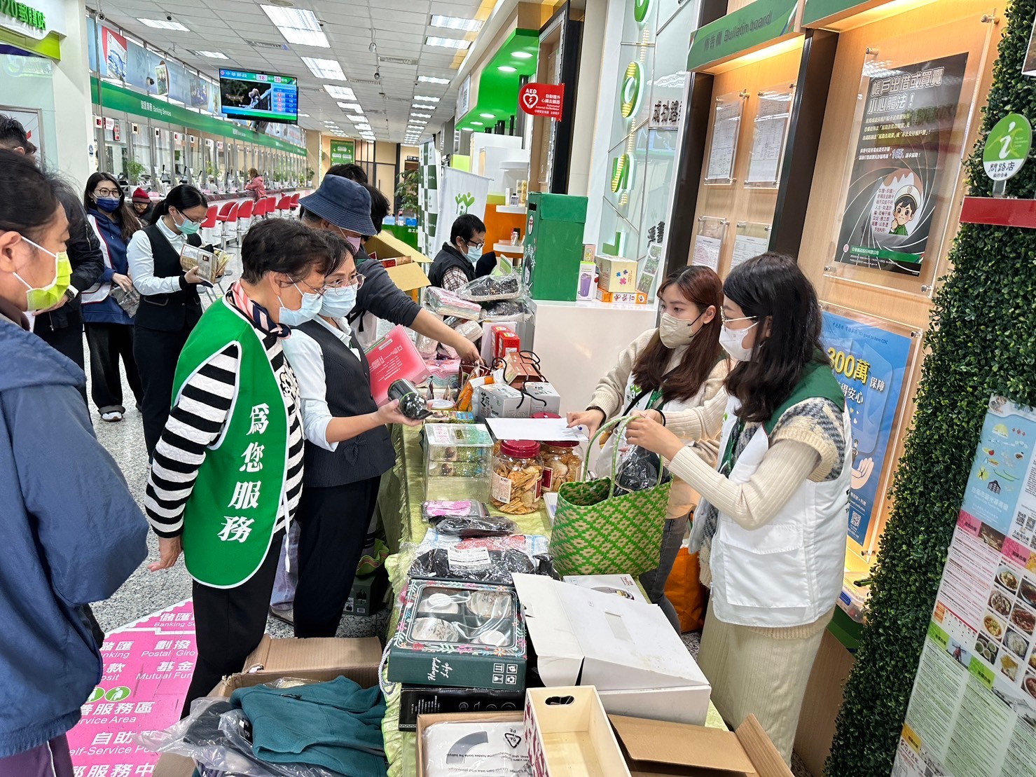 113年春季南台南家扶中心助學特賣會熱烈展開