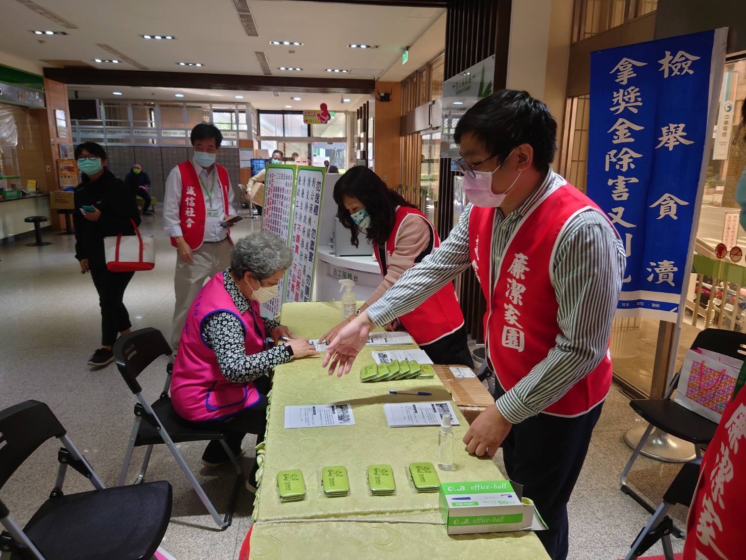 臺南郵局111年喜迎新春揮毫贈春聯活動