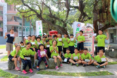 高雄鳥松國小「寄信給聖誕老公公 真郵趣」