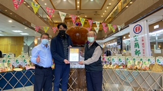 宜蘭郵局郵挺小農做公益