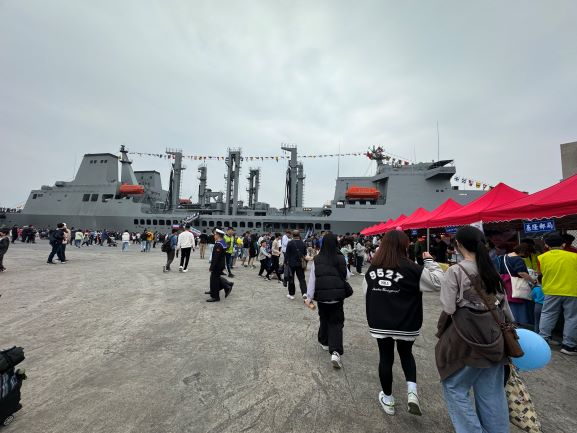 敦睦艦隊活動設攤展業