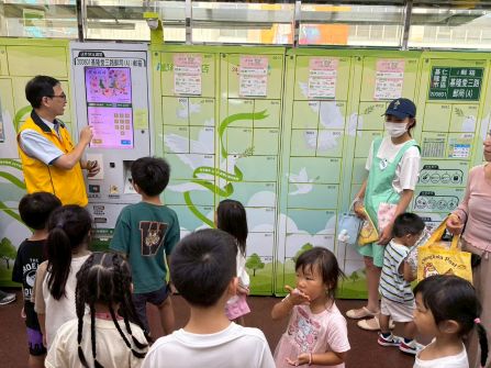基隆祖孫館參訪基隆郵局