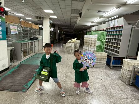 基隆祖孫館參訪基隆郵局