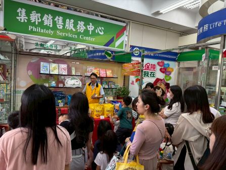 基隆祖孫館參訪基隆郵局