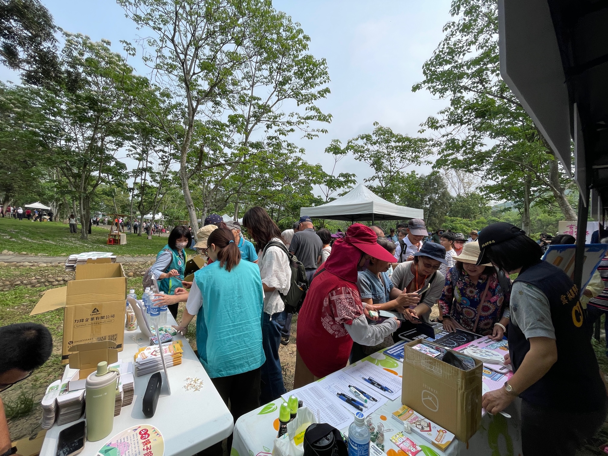 中華郵政樂齡運動「郵(油)桐花相伴 樂齡齊步走」暨關懷獨居長者活動