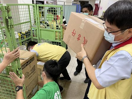 高雄郵局「防疫零接觸，郵愛無距離」關懷活動