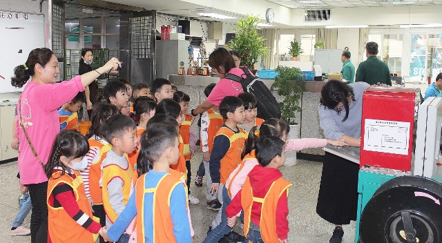 維也納幼兒園參訪基隆郵局