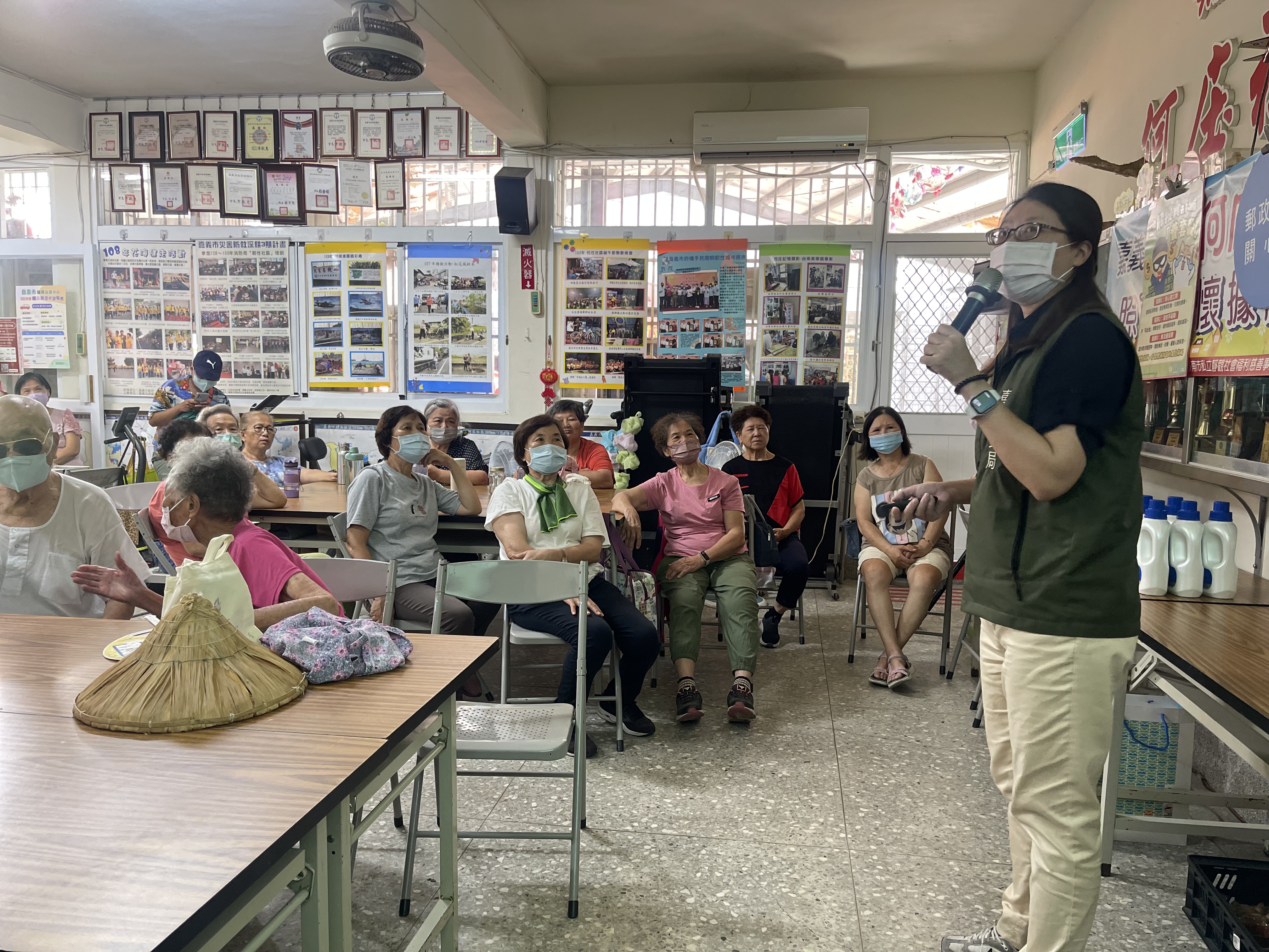 嘉義何庄里活動中心舉辦「保險知識講座及防詐宣導」活動