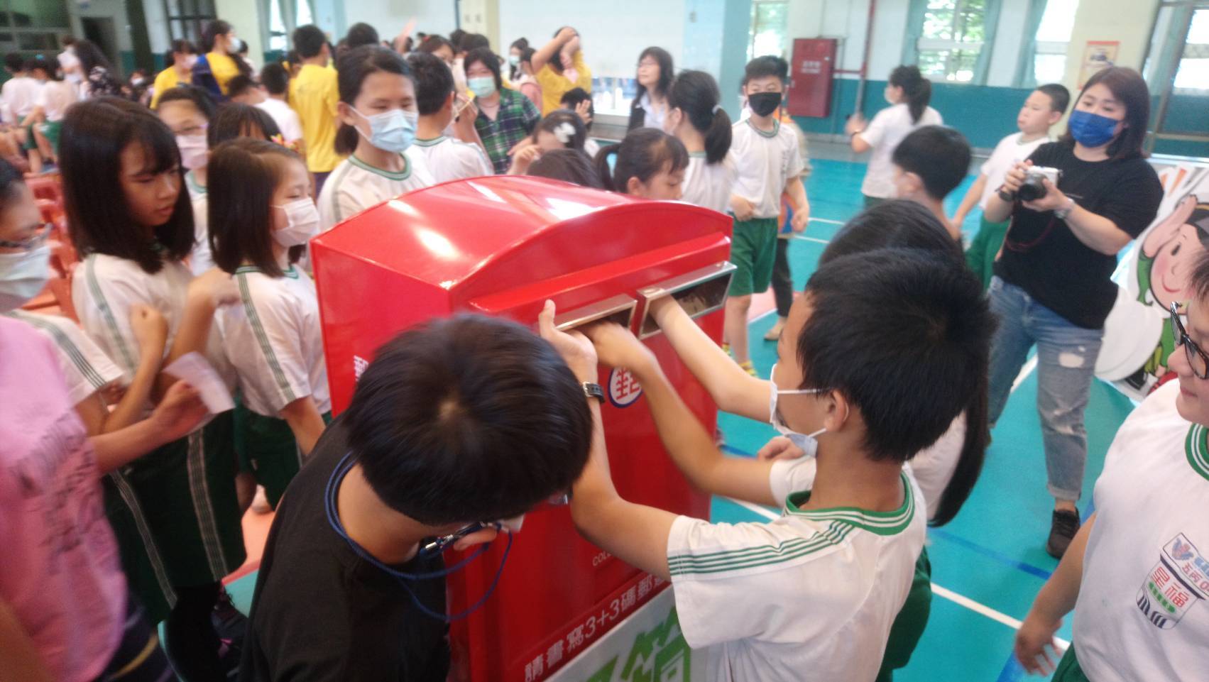 臺北郵局「愛的限時批-母親節明信片書寫推廣活動」