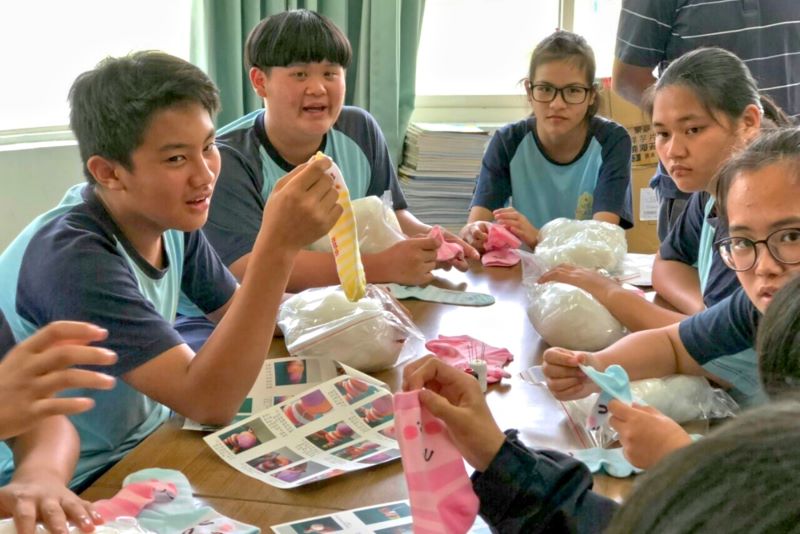 萬榮國中襪子娃娃製作教學