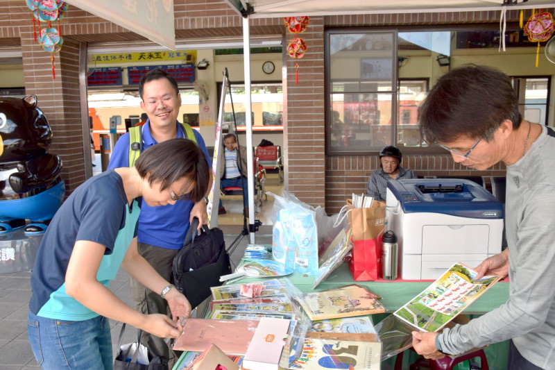 玉里建鎮百年吸引許多民眾製作個人化郵票
