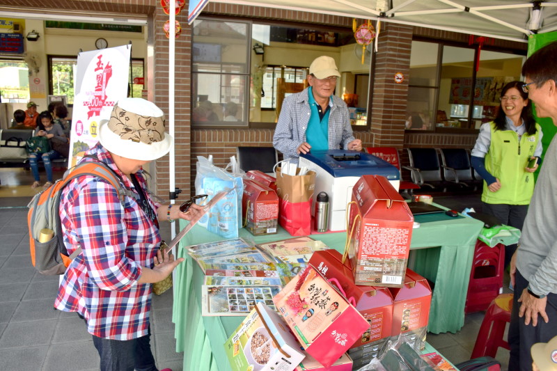 參與玉里建鎮百年設置臨時郵局