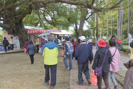 中華郵政不老運動-銀髮踏青樂悠郵