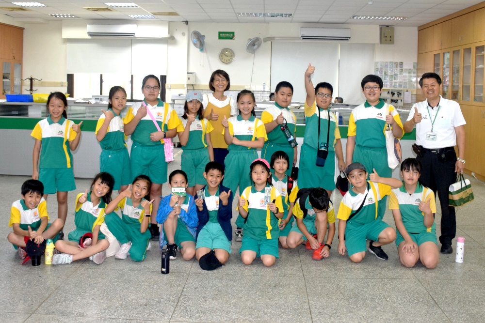 花蓮市明義國小師生校外教學參訪花蓮郵局