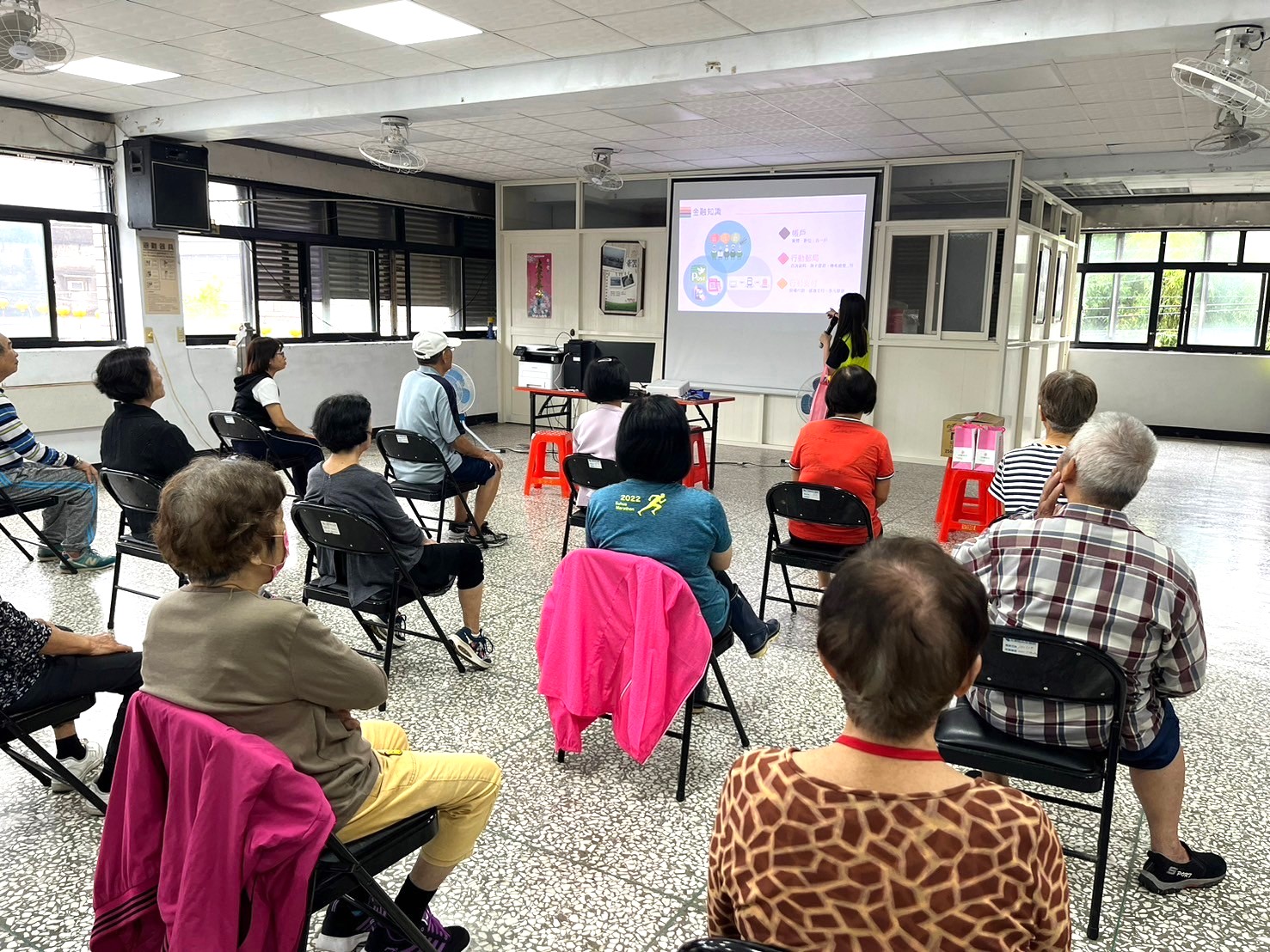 宜蘭郵局假蘇澳「存仁社區」辦理講座 增進長者金融暨保險知識