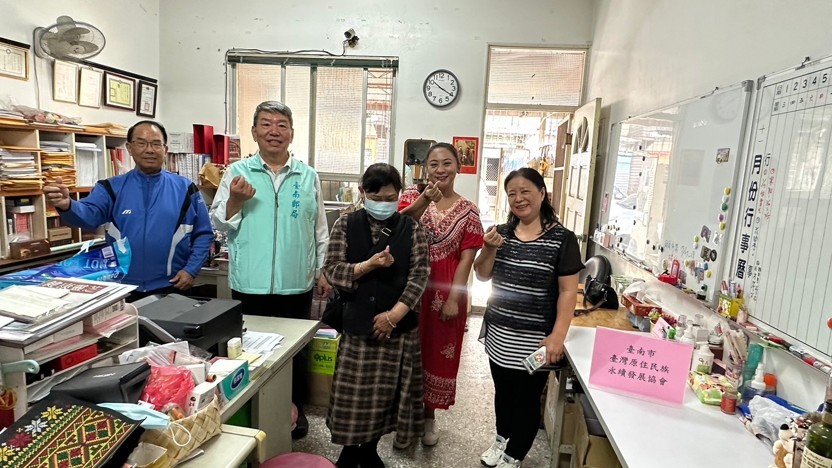 臺南郵局挺小農 行銷文旦捐贈物資關懷原住民永續發展協會