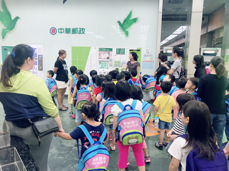 新興國小附設幼兒園參訪高雄郵局