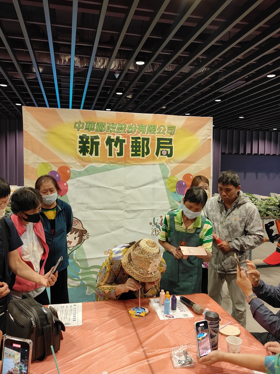 樂齡運動-松木流體畫藝術創作暨金融保險知識講座