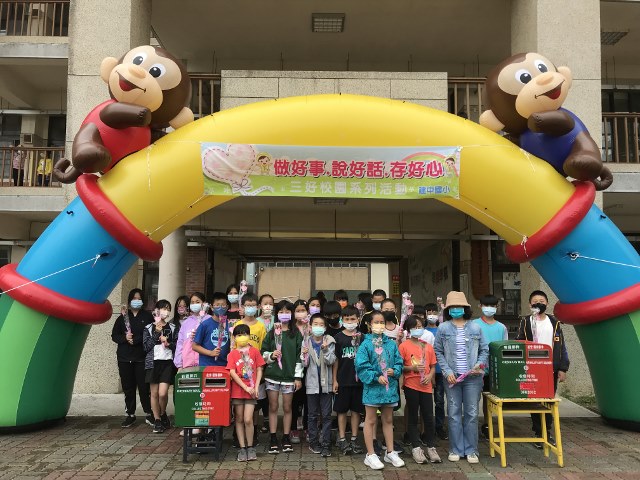 苗栗郵局舉辦「母親節明信片傳情，郵妳真好」活動