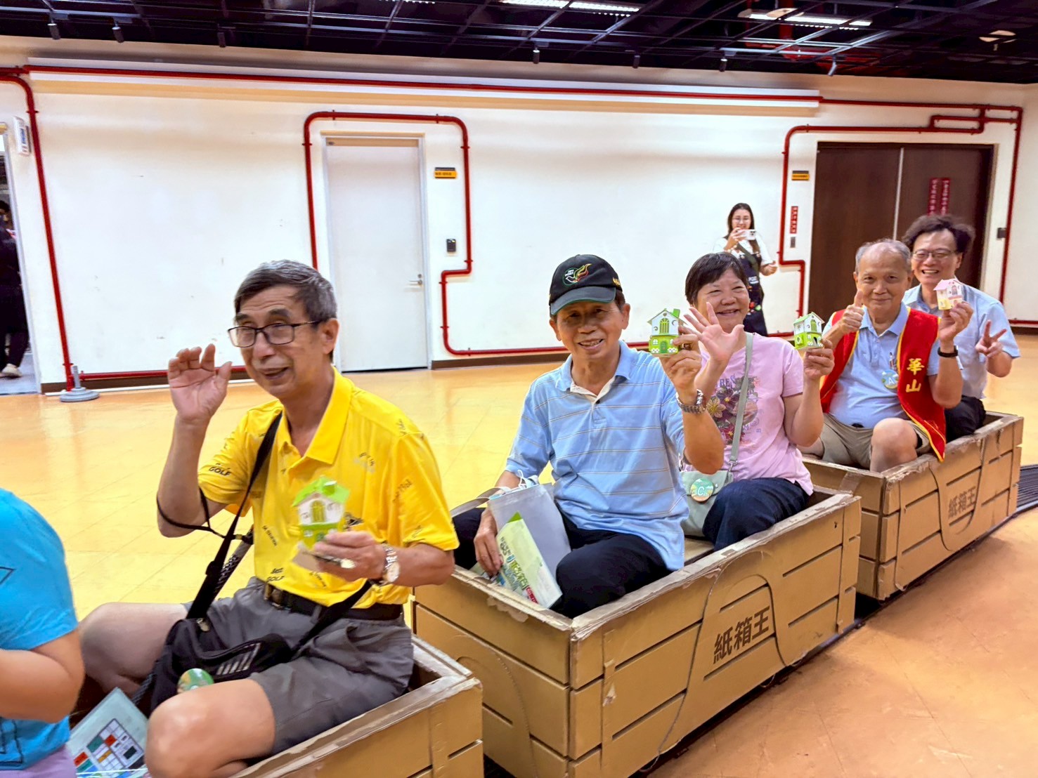 「郵政壽險交流座談會-紙箱王」暨關懷獨居長者活動