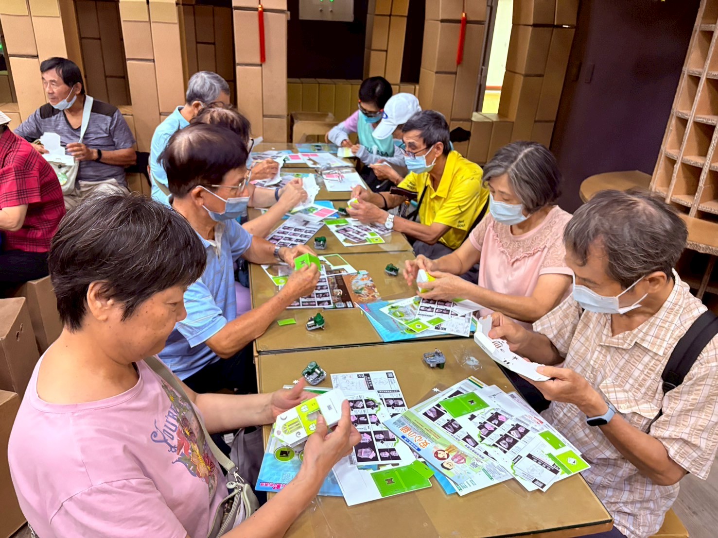 「郵政壽險交流座談會-紙箱王」暨關懷獨居長者活動