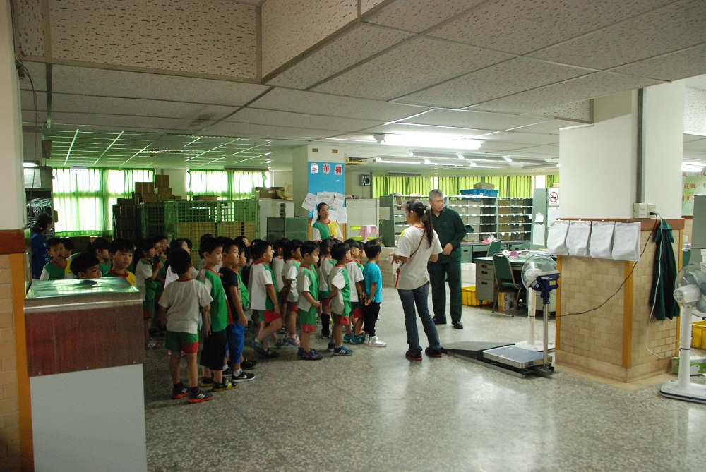 南投縣私立聖愛幼兒園參訪郵局活動