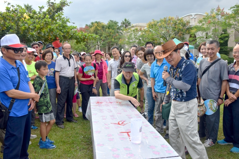 趣味競賽-酒保推杯