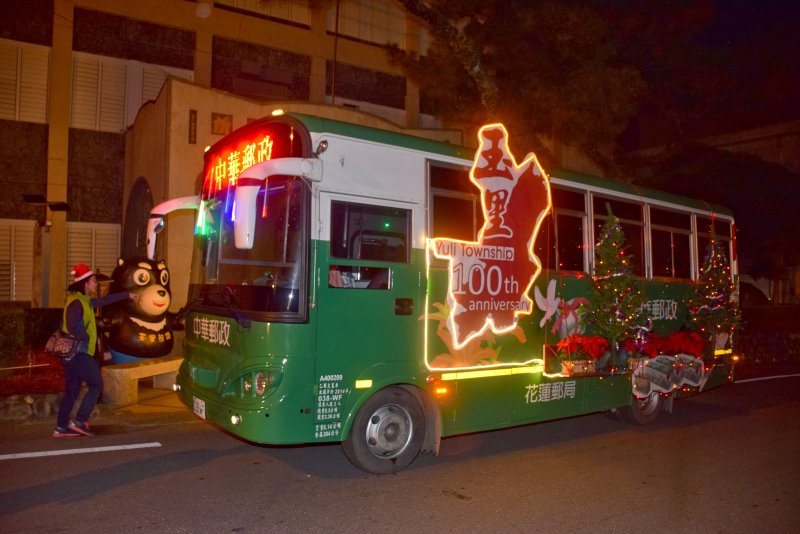 行動郵車裝飾參與踩街活動