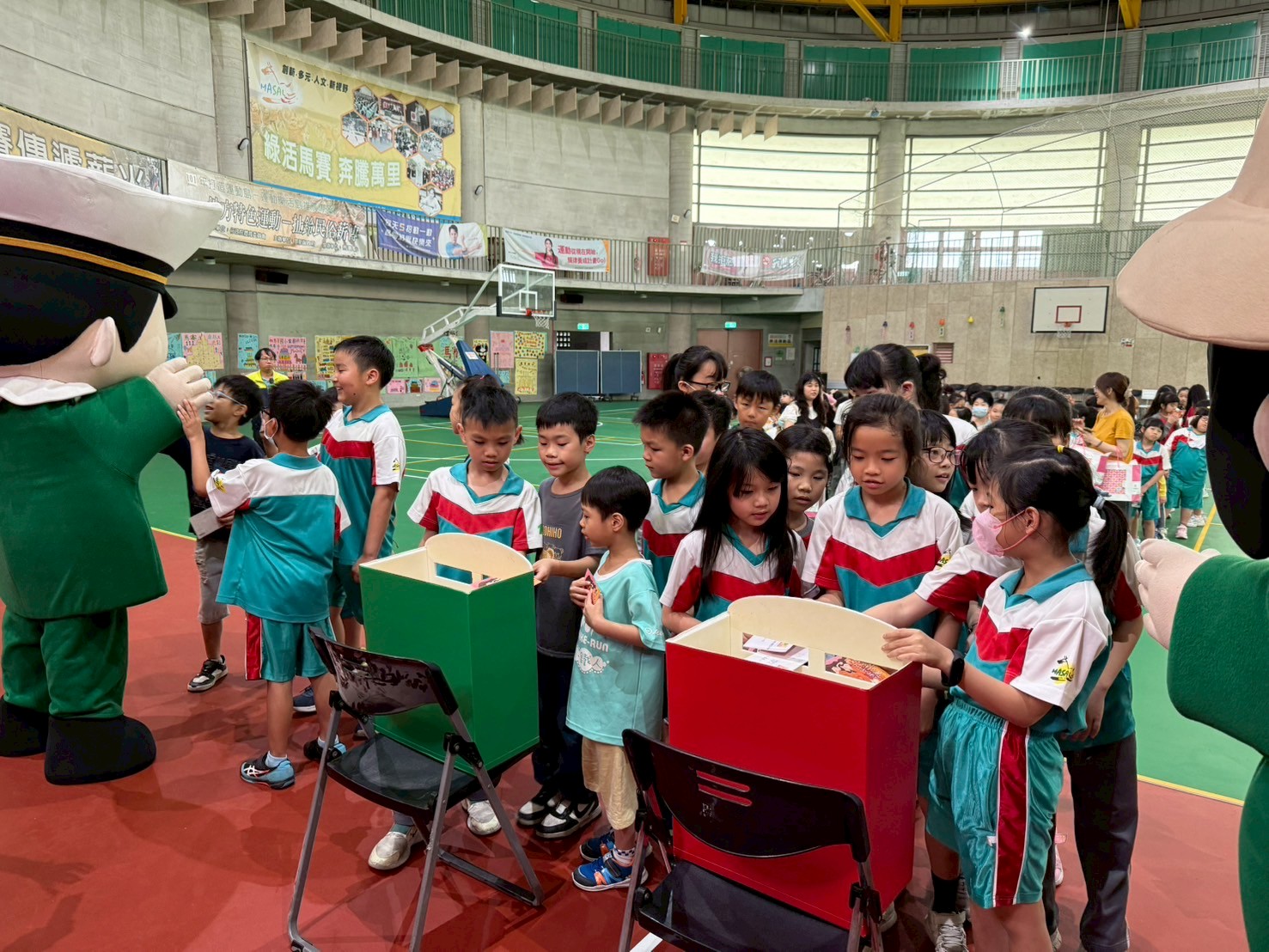宜蘭郵局走入校園 傳遞愛的祝福—     蘇澳馬賽國小母親節明信片活動溫馨登場