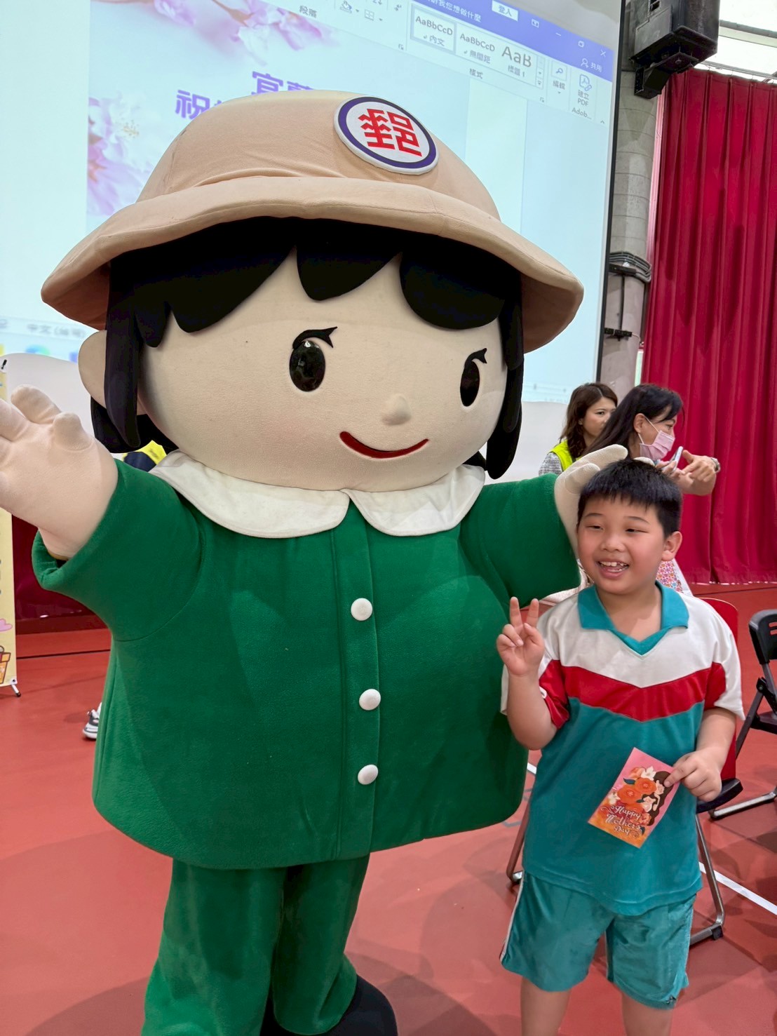 宜蘭郵局走入校園 傳遞愛的祝福—     蘇澳馬賽國小母親節明信片活動溫馨登場
