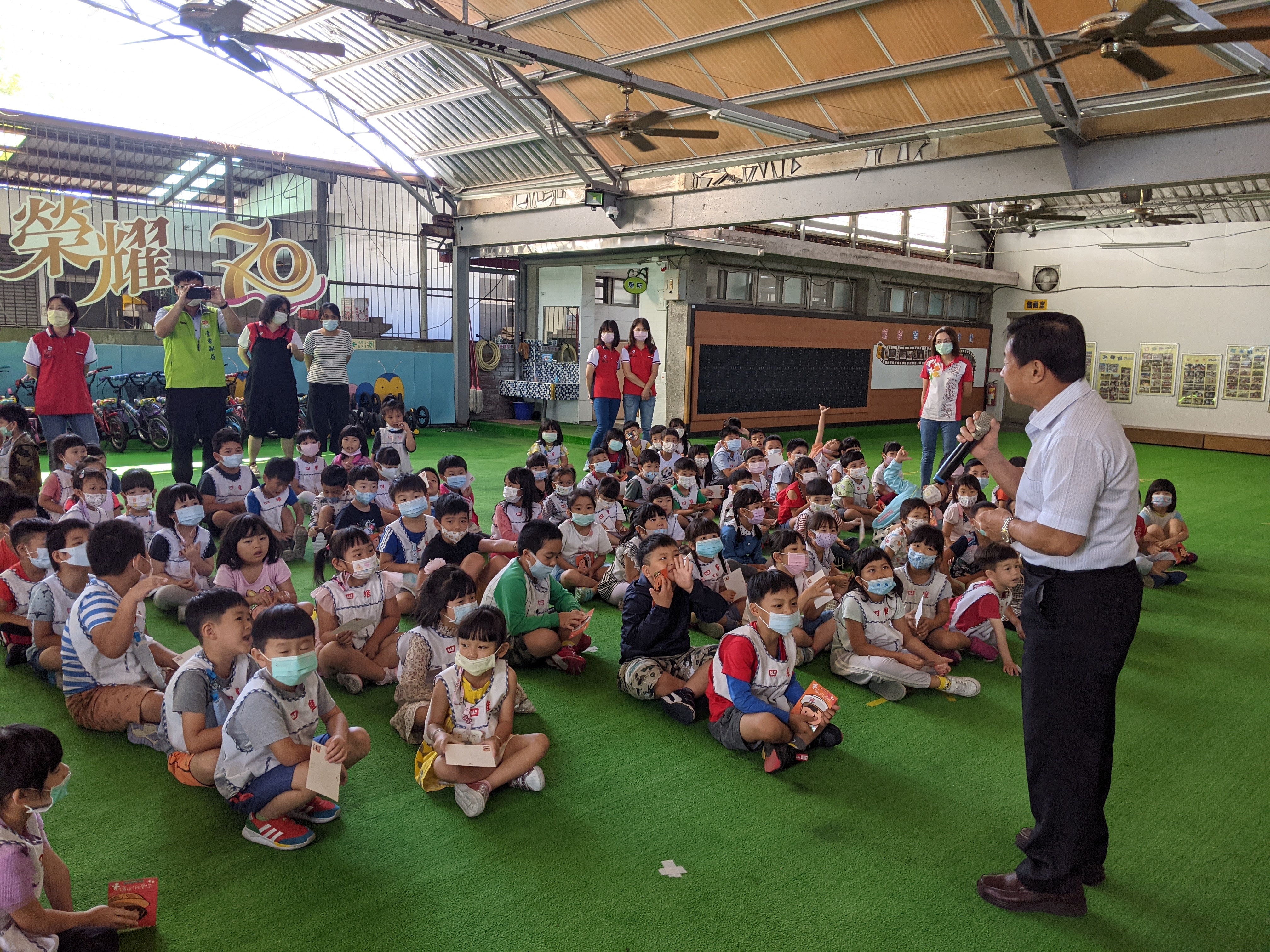 溫馨五月情 手寫感恩心 臺東郵局舉辦母親節明信片書寫活動