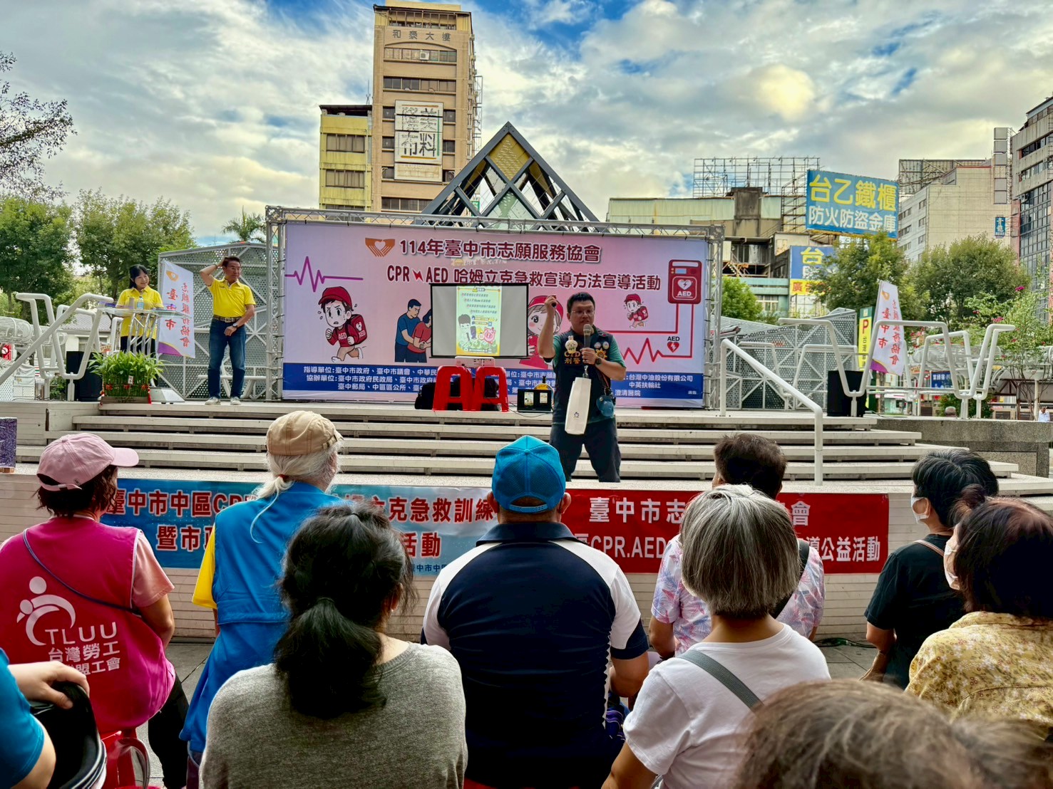 響應臺中市志願服務協會擴大活動效益 臺中郵局辦理金融知識暨防詐宣導講座 東協廣場共享學習時光「新住民