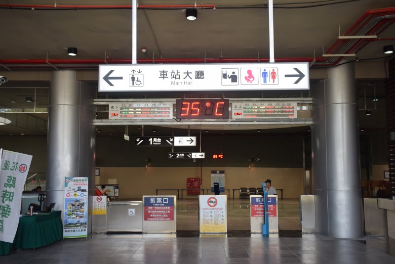 林榮新光車站啟用臨時郵局及設攤服務