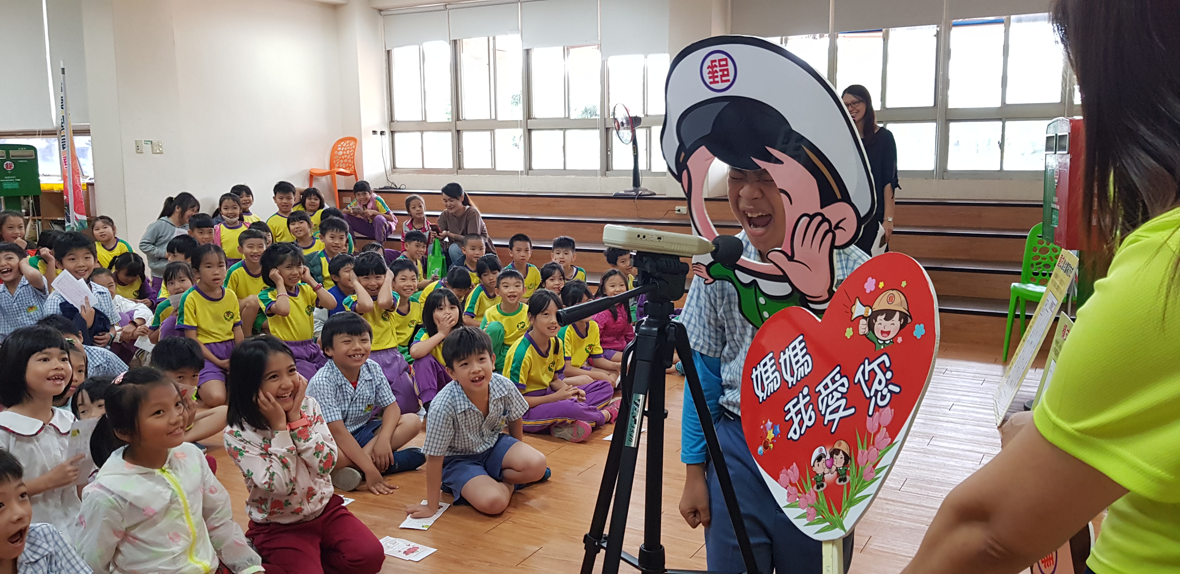 東海國小『溫馨五月情，媽媽我愛您!』母親節明信片書寫活動